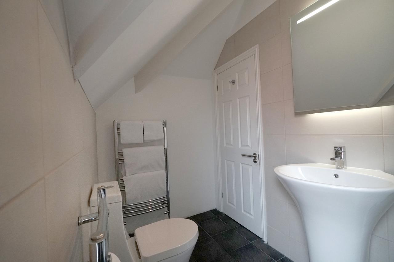 One Helena Road Serviced 3*